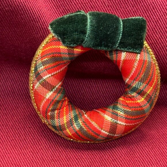 VTG Avon Christmas Plaid Wreath Brooch w/ Green Velvet Bow - Picture 3 of 8